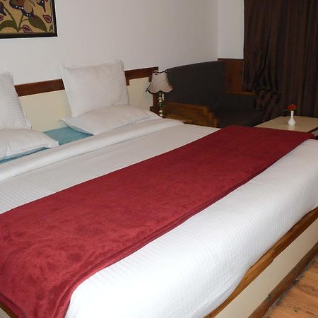 Standard Hotel And Resturant Srīnagar Kültér fotó