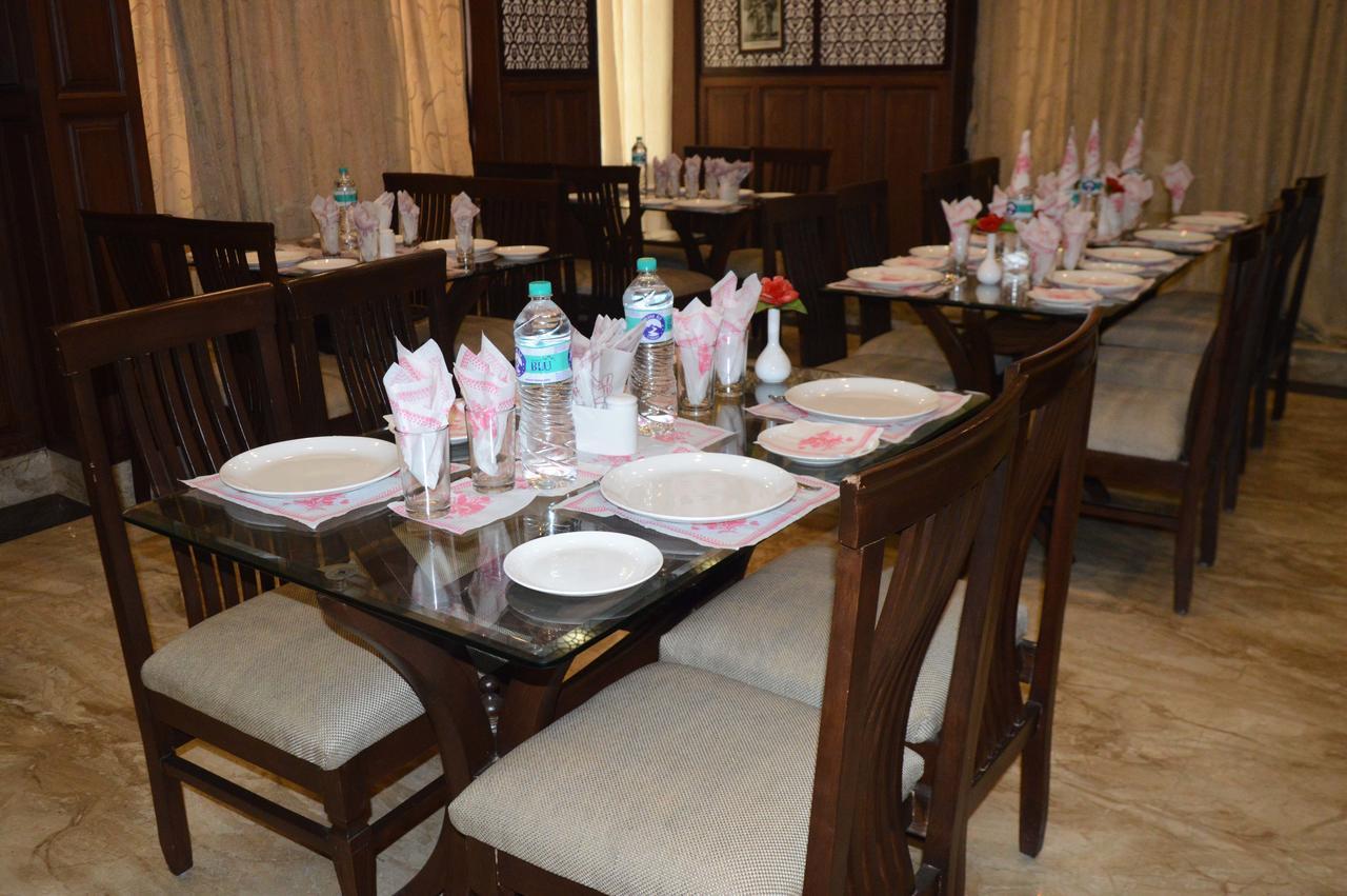 Standard Hotel And Resturant Srīnagar Kültér fotó