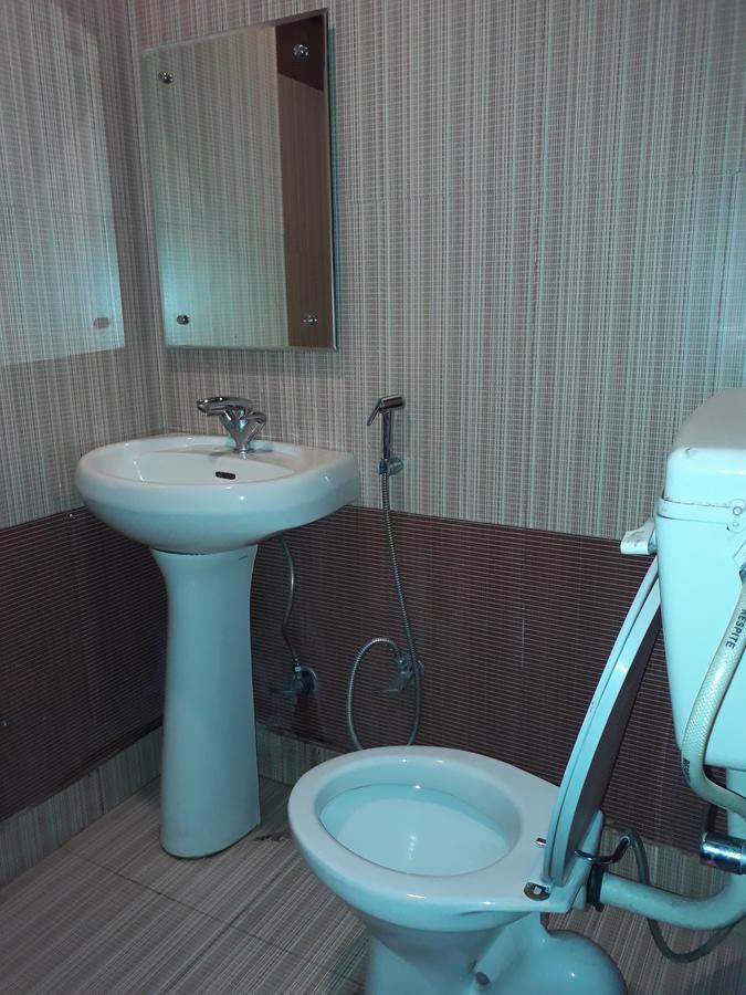 Standard Hotel And Resturant Srīnagar Kültér fotó