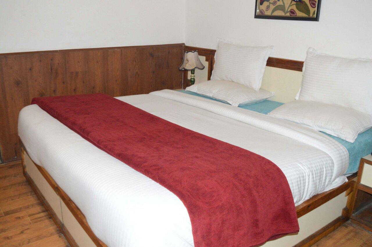 Standard Hotel And Resturant Srīnagar Kültér fotó