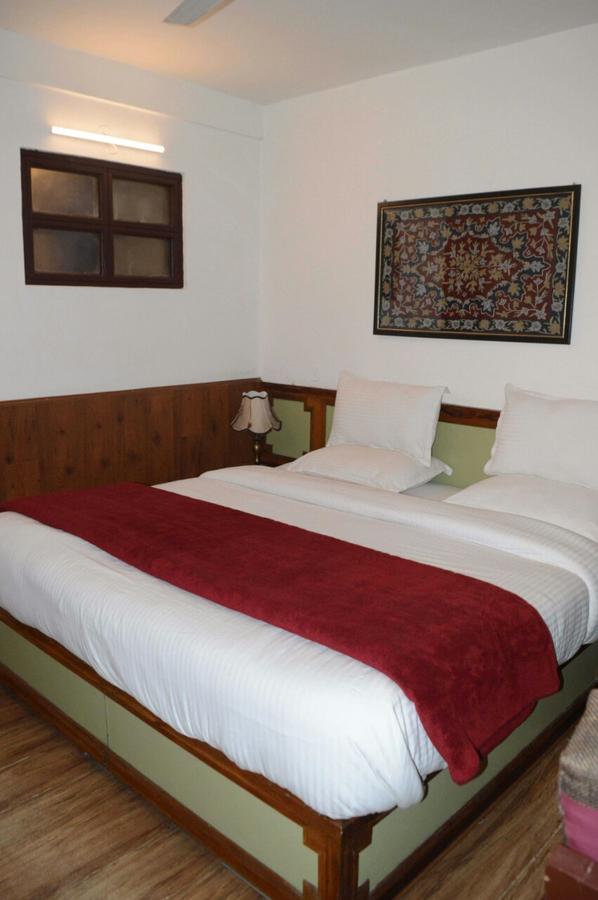 Standard Hotel And Resturant Srīnagar Kültér fotó