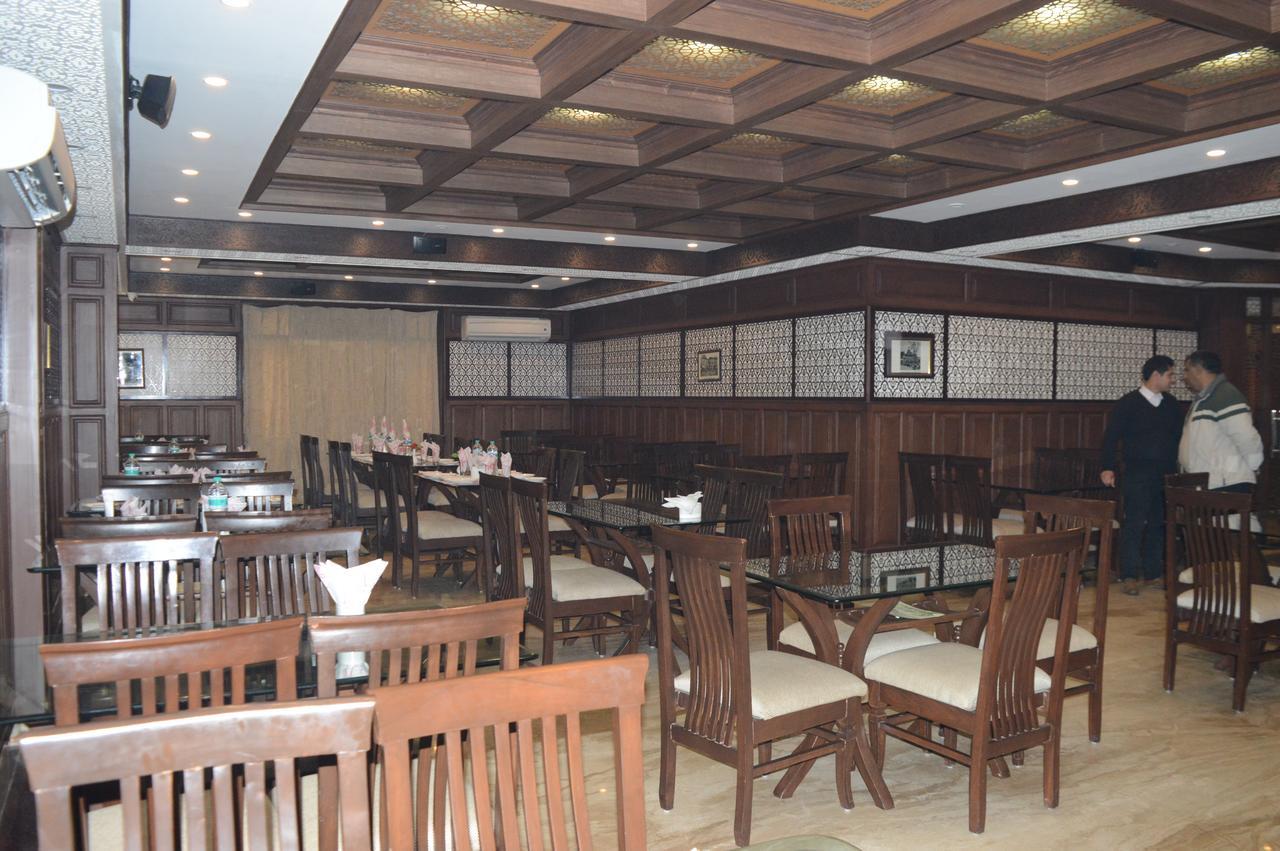 Standard Hotel And Resturant Srīnagar Kültér fotó