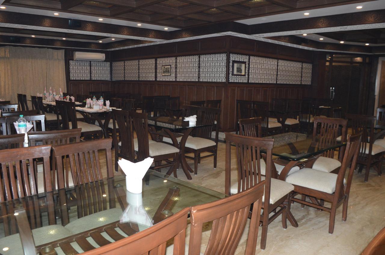 Standard Hotel And Resturant Srīnagar Kültér fotó