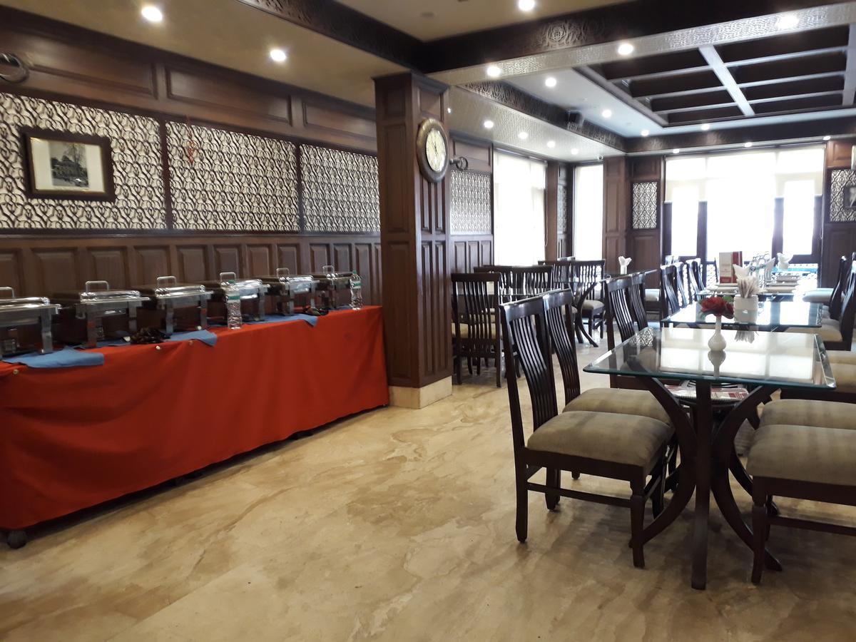 Standard Hotel And Resturant Srīnagar Kültér fotó