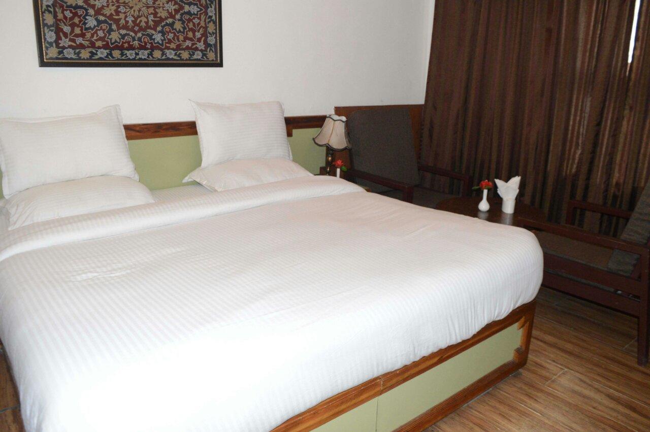 Standard Hotel And Resturant Srīnagar Kültér fotó